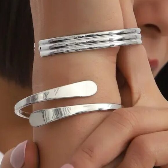 Silvertone 2 Piece Bracelet Set OS Adjustable - Picture 1 of 1